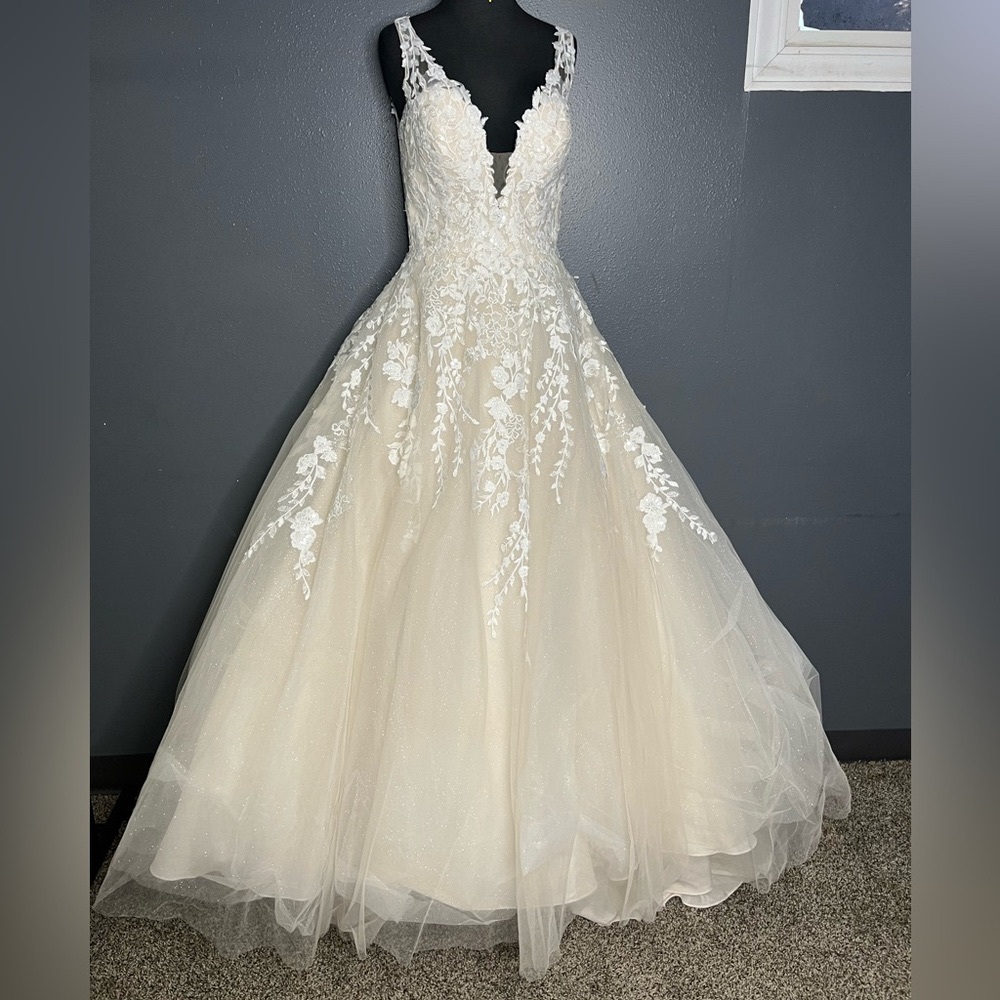 Glitter tool ballgown new wedding gown, No alterations.